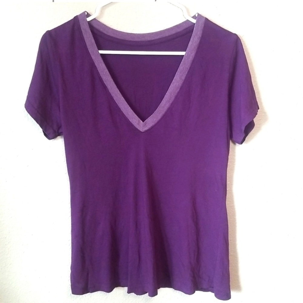 Basic purple v-neck tshirt Size medium New